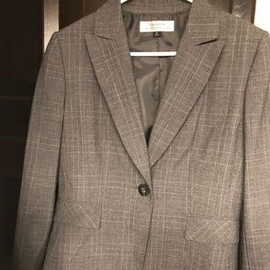 Tahari pant suit
